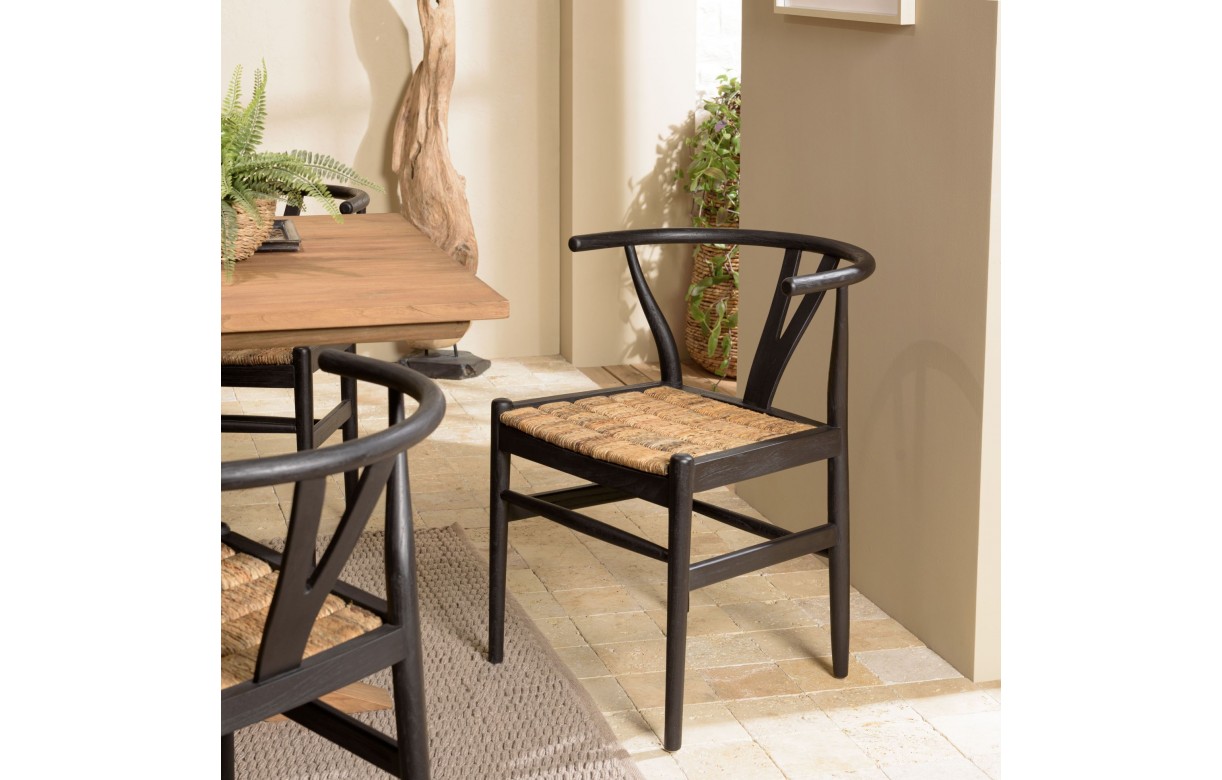 JAMES chaise empilable en aluminium noir et accoudoirs en bois de teck pour  terrasses de jardin bars d'hôtels restaurants